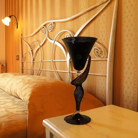 阿索非亚多酒店 2*